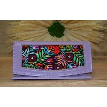 Portfel duży skórzany fioletowy z kwiatowym kolorowym haftem .